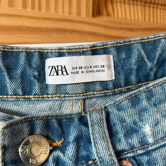 Zara High Rise Jeans - Picture 2 of 2